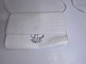 Vtg Koret gen ostrich leather shoulder bag light/ivory w/tassel accent
